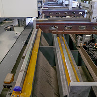 Centro de Mecanizado CNC de 4 Ejes de Alta Velocidad, Especializado en la Fabricación de Muros Cortina de Aluminio