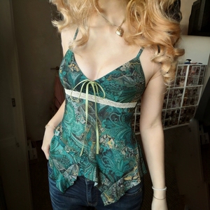 033 Nuevo Top Camisero Irregular con Cuello en V y Cordones Estampado Sey - Product Image 3