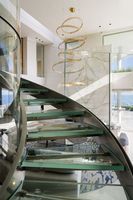 Escalier courbé empilable avec rampe ou balustrade métallique