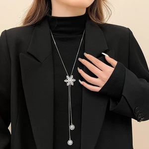 Korean Style Pearl Leaf Necklace Zinc Alloy Long Pendant Sweater Chain Autumn Winter Accessory - Product Image 3