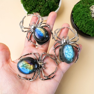 Vente en gros de <span class=keywords><strong>pierres</strong></span> de <span class=keywords><strong>labradorite</strong></span> vintage, cristal en forme d'araignée, design complexe en fil métallique, décoration Feng Shui pour la maison et le bureau, souvenir - Product Image 1