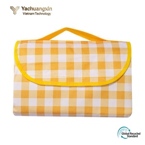 Tapete de Picnic Plegable a Cuadros Amarillos con Asa, Tapete de Camping Impermeable para Exteriores, Tapete para Césped, Forma Rectangular, Uso en Todas las Estaciones - Product Image 2