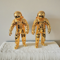 Vente en gros Offre Spéciale figurine d'astronaute en résine galvanisée de 30 cm de haute qualité pour table de salon intérieure/décoration de vitrine extérieure