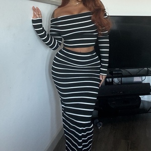 ชุดเซ็ต 2 ชิ้น เสื้อทรงเข้ารูปไหล่ตก ลายทาง และกระโปรงยาว สำหรับผู้หญิง คอลเลคชั่นใหม่รับฤดูใบไม้ร่วง แฟชั่น - Product Image 2