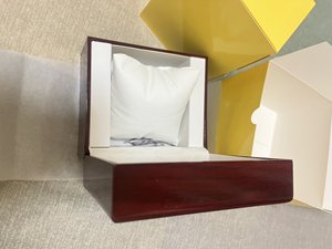Boîte à montre en bois acajou brillant à fente unique, étui d'emballage pour montre avec boîte cadeau extérieure en papier, vente en gros personnalisée - Product Image 3