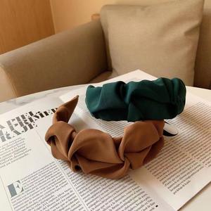 2025 nouveau coréen large bande couleur unie bandeau femmes Vintage froissé tissu bandeau pour coiffures élégantes accessoires de cheveux - Product Image 6