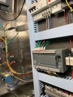 Machine d'emballage sous vide verticale automatique industrielle pour les aliments surgelés (dumplings, samosas, rouleaux de printemps)