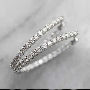 Orecchini a Cerchio Grandi e Rotondi per Donne, Gioielli per Orecchie Scintillanti con Pavé - Product Image 1