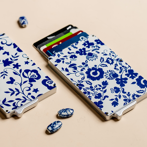 Porte-cartes de crédit fin en aluminium, motif floral bleu, 4 pouces, sans fermeture, avec blocage RFID - Product Image 4