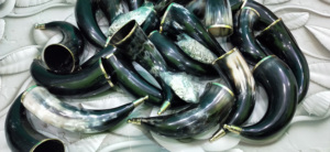 ดื่ม Handcrafted ขัดไวกิ้งฮอร์นดื่มทองเหลือง Trim และลูกบิดทองเหลือง - Product Image 5