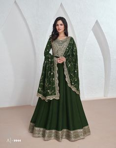 Vichitra lourd avec broderie de séquence travail Salwar Kameez robes pour mariée et filles portent une robe ethnique - Product Image 2