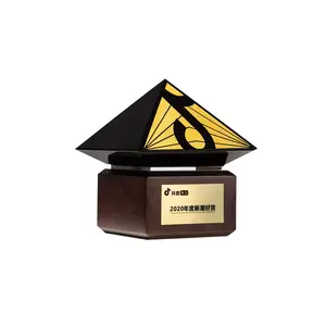 Trofeo piramidal de cristal transparente de alta calidad, trofeo de Liga de Campeones de Metal, personalización