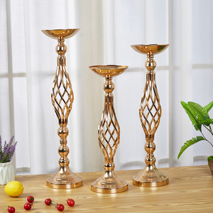 Best-seller Candélabre de mariage Vases à fleurs Table de route en plomb Support de pièce maîtresse <span class=keywords><strong>Bougeoirs</strong></span> en métal doré Chandelier pilier - Product Image 6