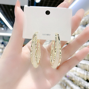 Pendientes de aro coreanos de Color dorado para mujer, aretes de malla con clip prismático, accesorio de joyería para fiesta, regalo para mujer 2022 - Product Image 5