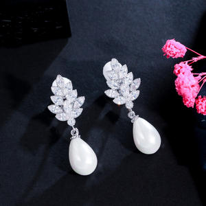 Pendientes de circonia cúbica brillante para mujer, pendientes <span class=keywords><strong>sin</strong></span> <span class=keywords><strong>agujero</strong></span> con forma de hoja - Product Image 4