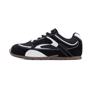 Chaussures de course noires et blanches pour hommes, nouveau style 2026, baskets décontractées respirantes à semelle plate, chaussures d'entraînement rétro à semelle fine - Product Image 5