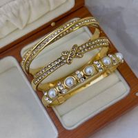 Pulsera de Acero Inoxidable de Alta Gama con Incrustaciones de Diamantes y Perlas, Estilo Europeo Americano, Fundición a Presión, Resistente al Agua y Sin Decoloración, Oro de 18K