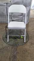 Chaise pliante d'extérieur moderne et durable avec cadre métallique et rembourrage doux, empilable, confortable et portable, idéale pour l'hôtellerie - Vente en gros usine
