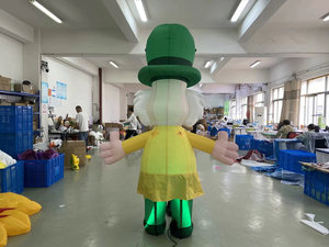 Decoración Inflable de Alicia y el Sombrerero Loco para una Fiesta Temática de Alicia en el País de las Maravillas - Product Image 3