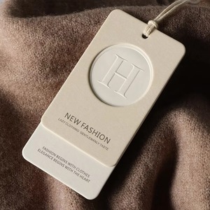 Etiquetas de Papel Personalizadas de Lujo con Logotipo Estampado en Oro, Etiquetas Colgantes de Papel Kraft con Nombre en Relieve, Etiquetas de Marca, Etiquetas Personalizadas - Product Image 2