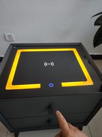 Smarte Nachttische mit Gehärteter Glasplatte und Bluetooth-Lautsprechern+USB&Typ-C-Ladeanschluss+Kabelloses Laden