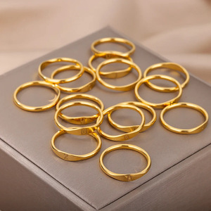 Anillo de Acero Inoxidable con Letra Inicial Chapado en Oro de 18K, Resistente al Agua, 26 Letras del Alfabeto, Personalizado, Delicado, Minimalista, Apilable, 2026 - Product Image 2