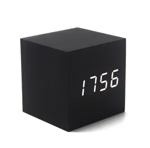 Horloge de table numérique en bois LED Contrôle vocal Bois Alimenté par USB Horloges électroniques de bureau Réveil numérique