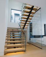 Escalier droit en acier à monopoutre sur mesure avec marches en bois pour appartement ou villa intérieure