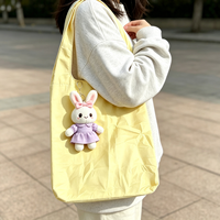 Sac fourre-tout quotidien portable en peluche Kawaii de haute qualité, sac à main en nylon OEM avec jouet en peluche personnalisé en forme de lapin