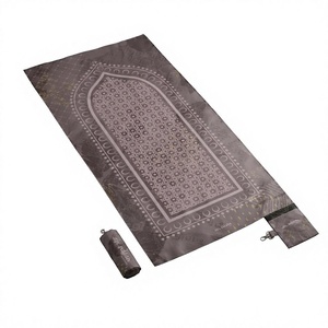 Tapis de prière portable de luxe léger et imperméable, tapis islamique de poche imprimé, tapis musulman avec sac de rangement - Product Image 4