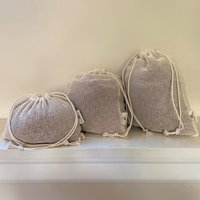 Sac à cordon en maille beige lavable avec logo tissé personnalisé pour cadeaux, jouets et fruits - Vente en gros