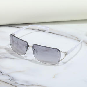 Lunettes de soleil personnalisées sans monture avec strass pour femmes, verres PC UV400, tenues tendance, vente en gros XH2241 - Product Image 1