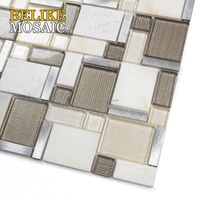 Mosaïque murale en verre onyx taupe clair et aluminium, idéale pour la rénovation de façades intérieures, la décoration d'hôtels, de villas et de boutiques.