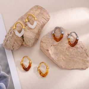 Bijoux pour femmes, boucles d'oreilles créoles en acier inoxydable haut de gamme, style français, couture creuse, design irrégulier, pour un luxe discret, niche vintage - Product Image 3