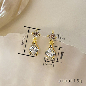 Orecchini a Perno Geometrici a Forma di Diamante con Zirconi Rotondi per Donne, Gioielli Delicati alla Moda - Product Image 4