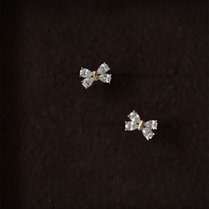 Élégantes boucles d'oreilles clous en argent sterling plaqué or 14 carats avec mini nœud papillon et zircon, idéales pour mariage, anniversaire, fiançailles et cadeau - Product Image 3