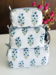 Juego de Bolsas de Maquillaje y Artículos de Aseo con Estampado en Bloque, Bolsas de Algodón Acolchado con Cierre y Detalles de Borlas para Viajes y Almacenamiento de Artículos de Cuidado Personal - Product Image 2