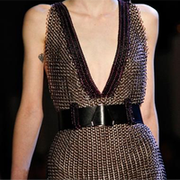 Robe Cyberpunk Techwear HT&T avec Anneau Métallique – Vêtement Futuriste Avant-Gardiste Sexy pour Club, Spectacle Scénique, Rave, Festival – Femme et Homme