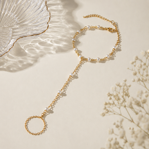 Cadena de Dedo Minimalista de Acero Inoxidable con Perlas y Oro de 18K, Diseño de Mariposa Celestial, para Uso Diario y en Capas - Product Image 5