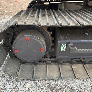 Excavatrice hydraulique d'occasion Volvo EC140 avec train de roulement robuste pour la construction urbaine et les projets utilitaires - Product Image 4