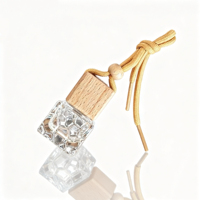 Bouteille en verre vide transparente de 10 ml en forme de cube avec bouchon en bois pour diffuseur de parfum d'ambiance et d'huiles essentielles pour voiture, vente en gros