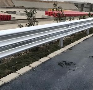 רכבת גשר כביש רכבת בגודל מותאם אישית צבע וטבל חם מגולוון התרסקות מחסום המפעל - Product Image 4