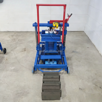 Petite machine portable de fabrication de briques en argile pour la production de blocs creux en ciment et de pavés