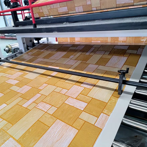 Machine d'extrusion de plastique pour la production de revêtements de <span class=keywords><strong>sol</strong></span> en PVC, sans bulles ni mousse, pour lignes de production de cuir - Product Image 1