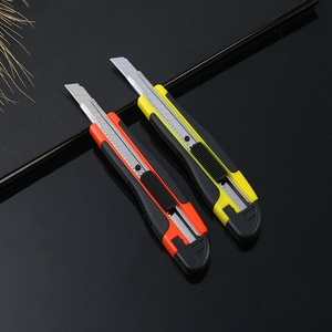 Cuchillo Multiusos Personalizable de 9 mm con Mango de PP+TPR, Diseño de Seguridad, Cuchillo para Cajas de Cartón - Compatible con OEM - Product Image 3