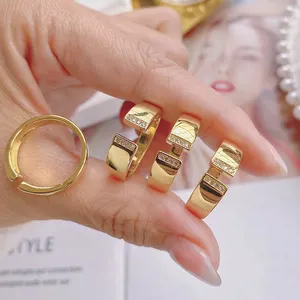 계약 디자인 황동 골드 도금 매력 반지, 패션 상감 Mirco 지르콘 인공 넓은 손가락 반지 보석