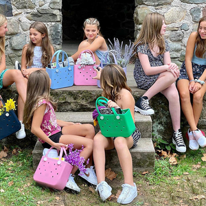 Sac fourre-tout en EVA pour femme, avec logo personnalisé, design ajouré, sangle amovible, réutilisable, résistant à l'eau, grande capacité, idéal pour les vacances à la plage - Product Image 3
