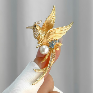 Broche de Ave del Paraíso Clásica, Pájaro Fénix Dorado, Pin Mate con Imitación de Perla, Regalo Unisex - Product Image 4