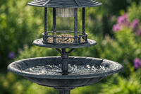 Bain d'oiseaux solaire vert vintage avec lanterne LED, base remplissable en résine en forme de feuille de lys pour la décoration de jardin