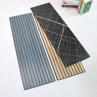 Panel de PVC Acanalado con Reverso Negro, Panel de Techo y Pared de PVC al por Mayor, Diseño de Madera y Diseño de Mármol para Decoración de Interiores